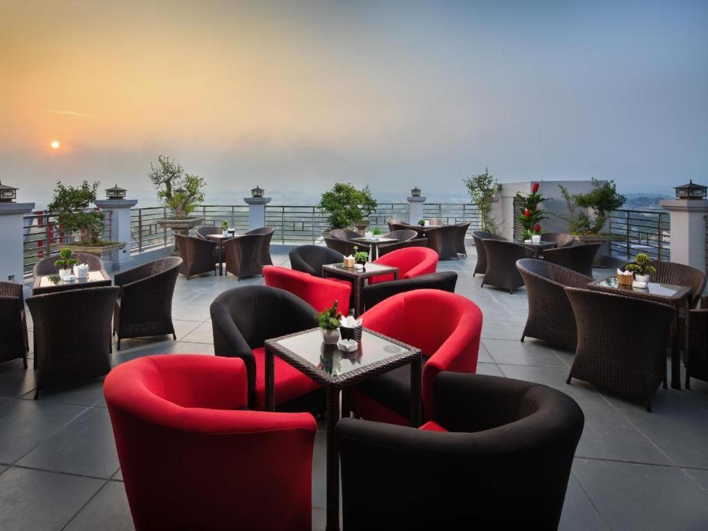 Royal Palace Hotel Tuyen Quang Экстерьер фото